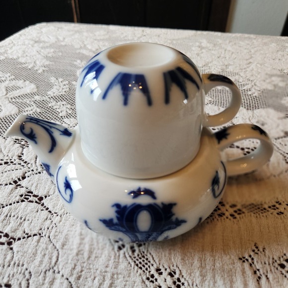 Vtg B&G (Bing & Grøndahl) "All-in-one" teapot and cup! Blue white, porcelain - Picture 6 of 7